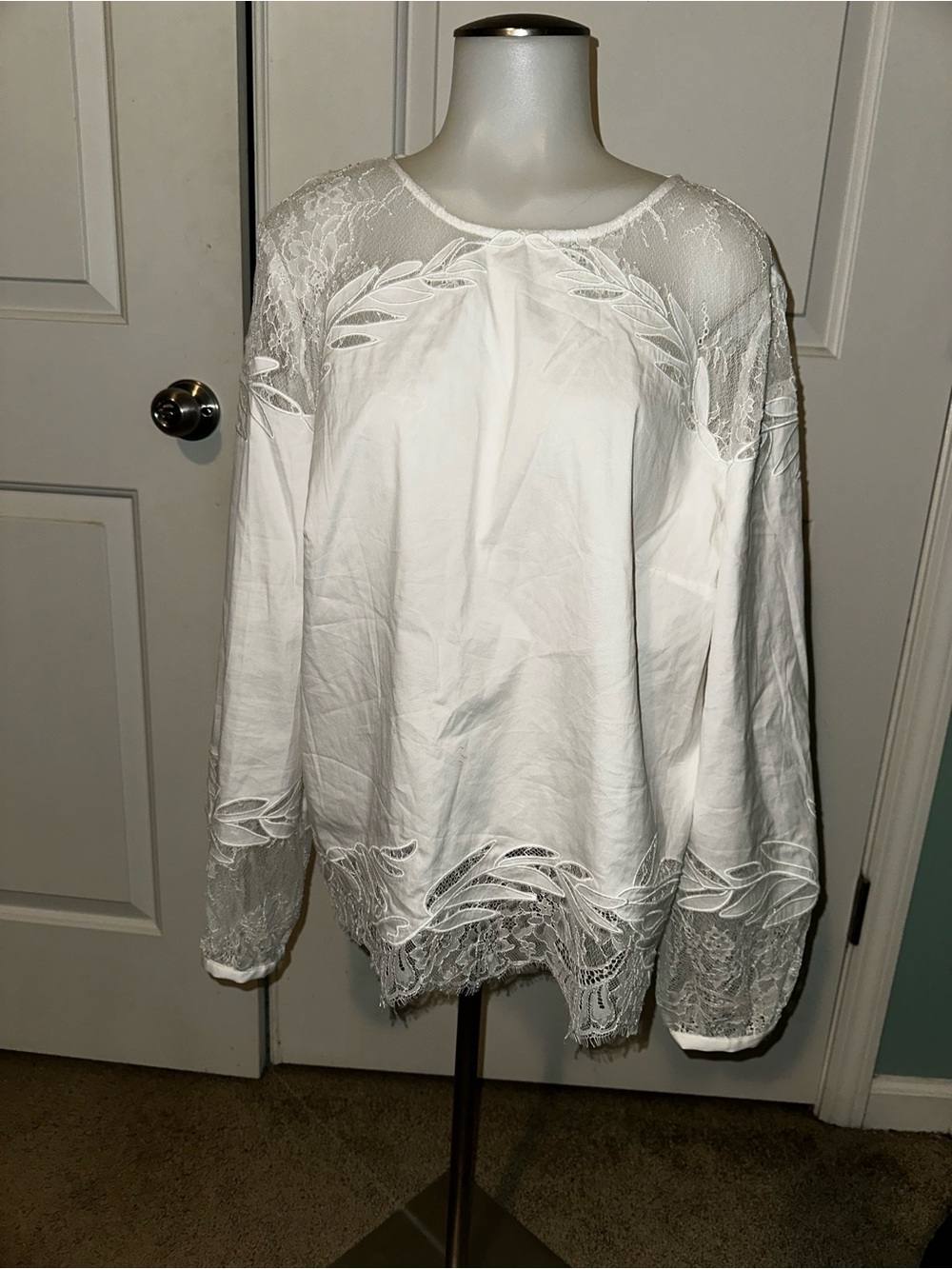 White House Black Market White Lace Embroidered Long Sleeve Blouse